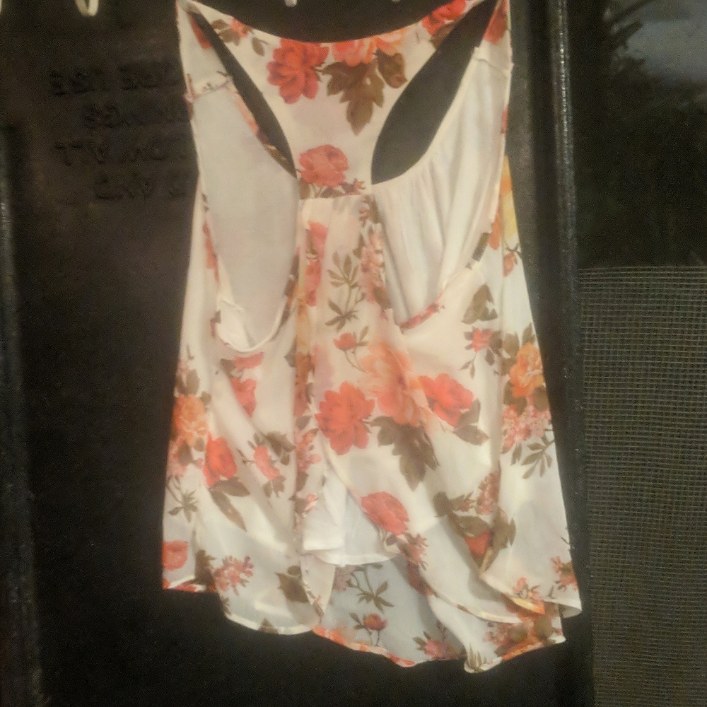 Floral open back racer back shirt (S)